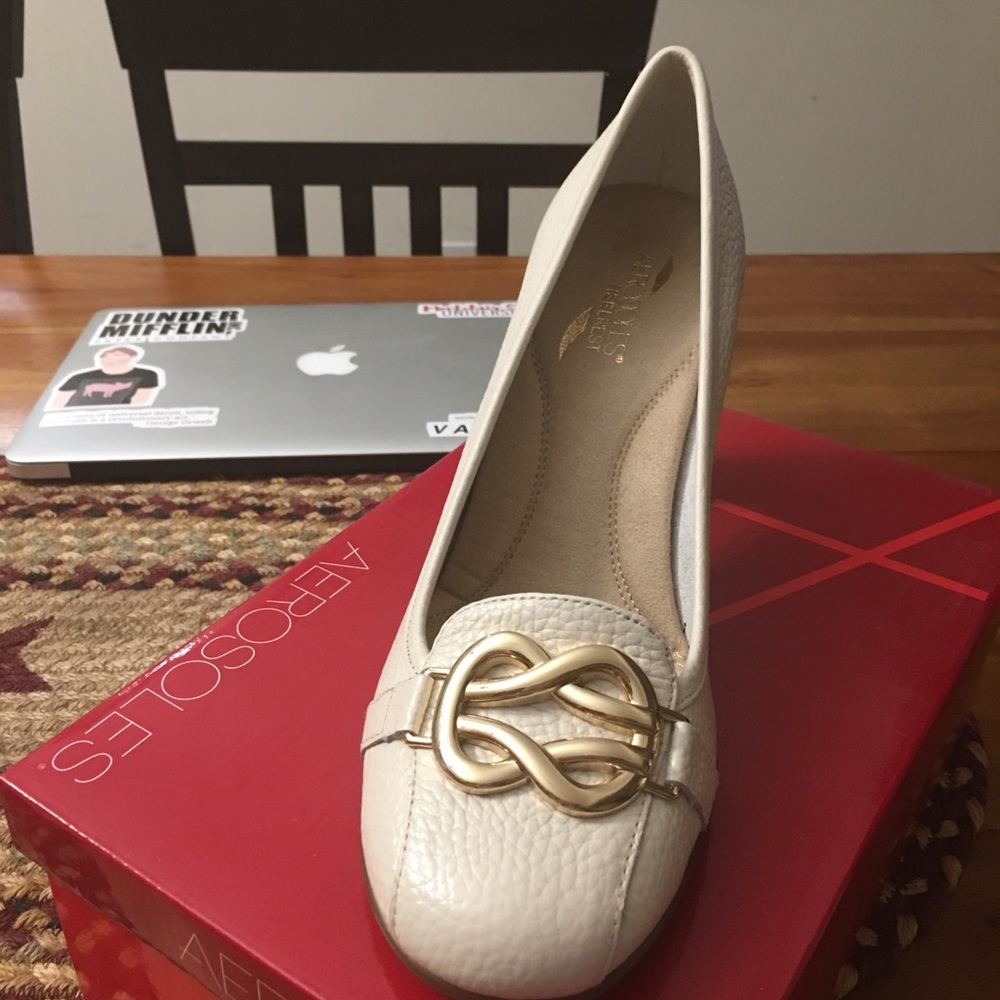 Aerosoles ENROLLMENT White Pebble Grain Pump- 10